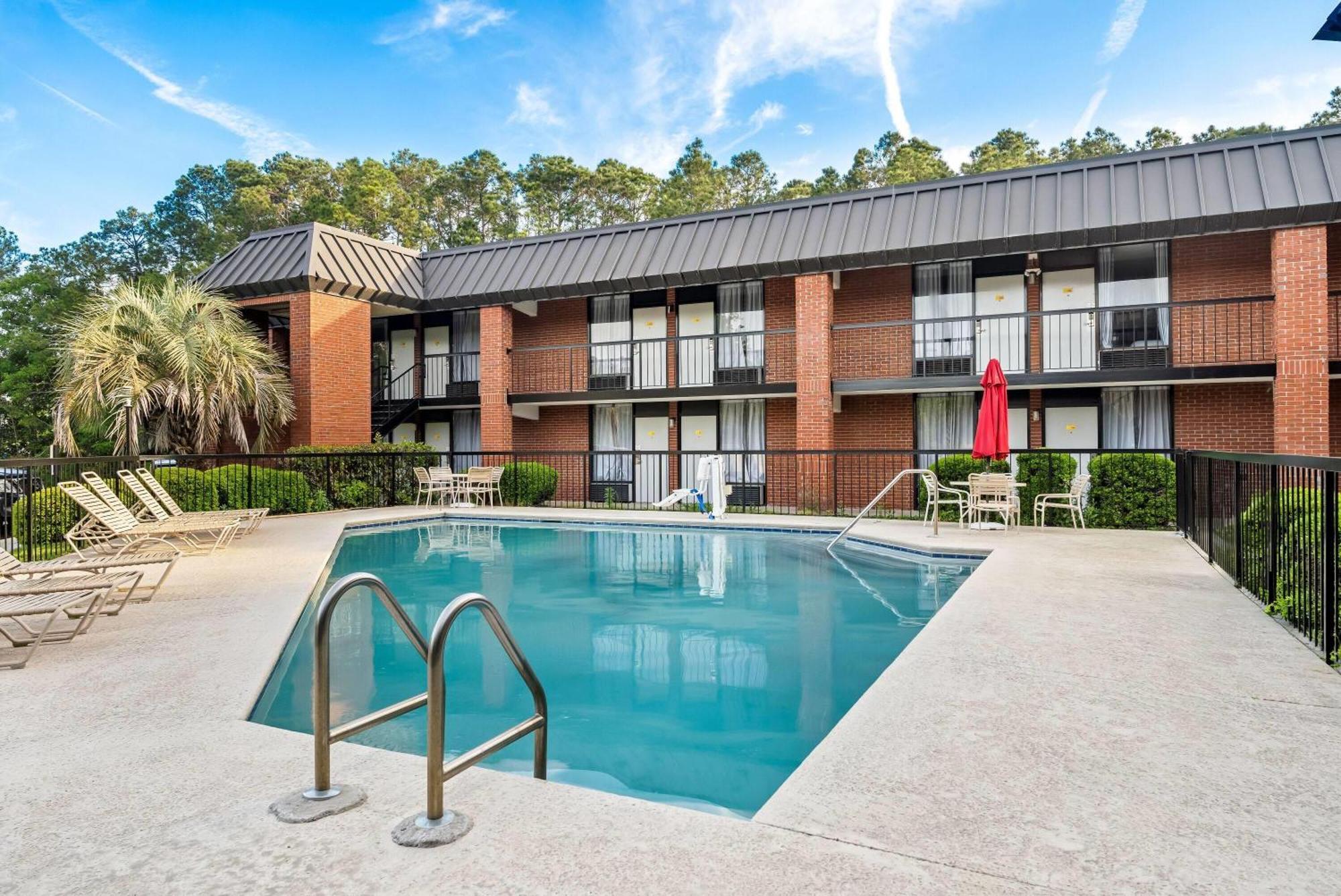 Days Inn By Wyndham Statesboro Dış mekan fotoğraf