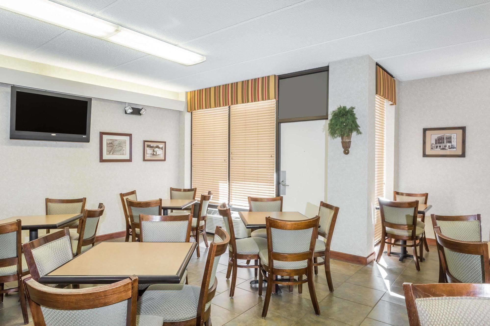Days Inn By Wyndham Statesboro Dış mekan fotoğraf