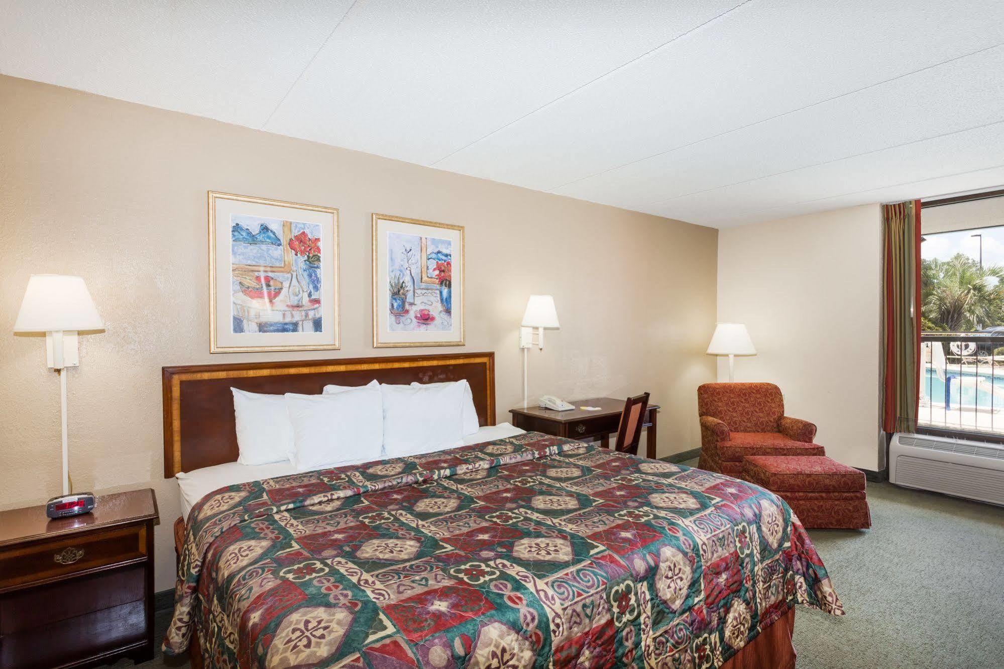 Days Inn By Wyndham Statesboro Dış mekan fotoğraf