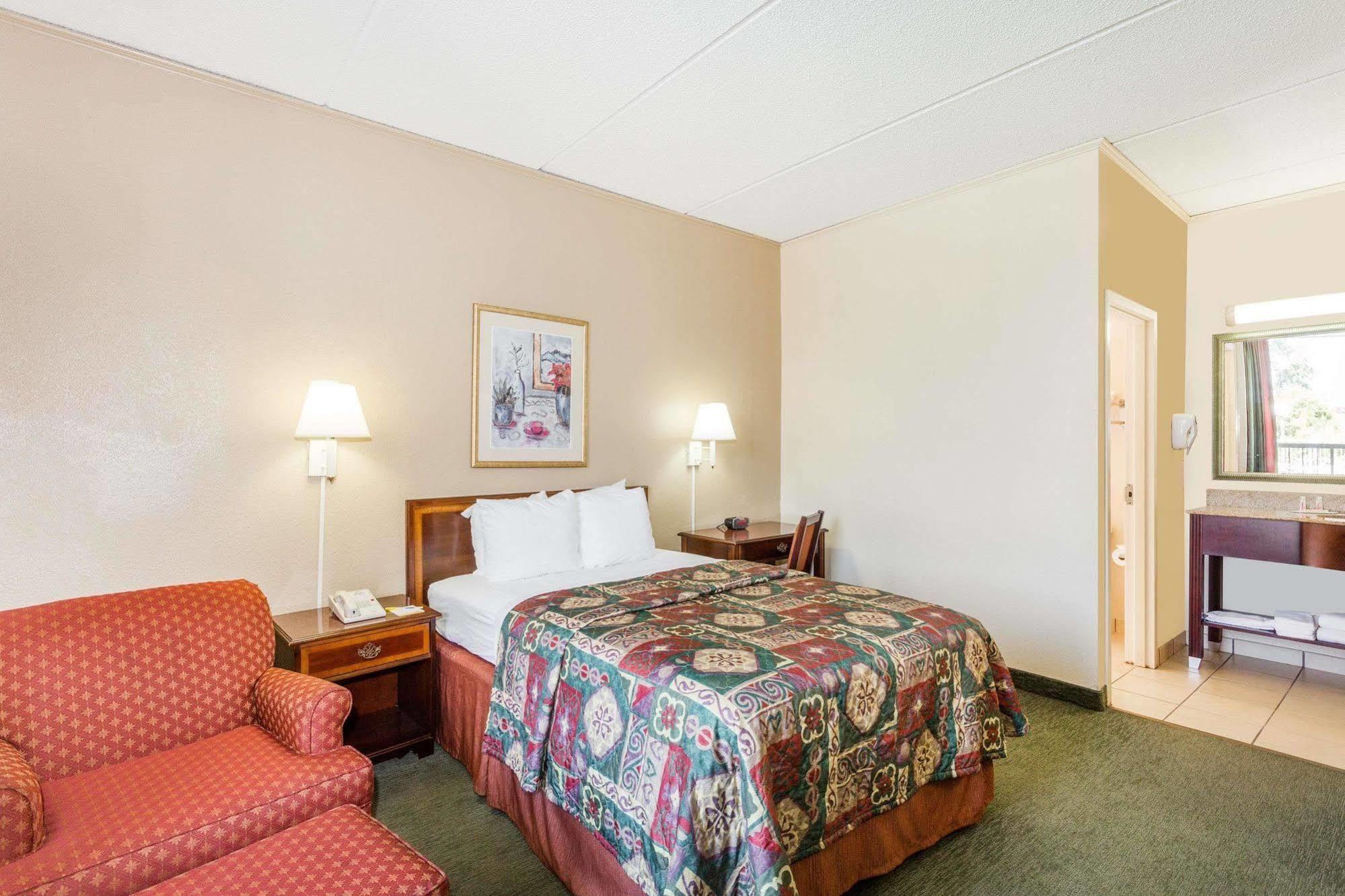 Days Inn By Wyndham Statesboro Dış mekan fotoğraf